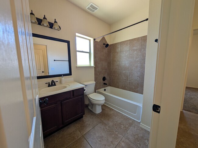 Building Photo - 5604 New Castle Ct
