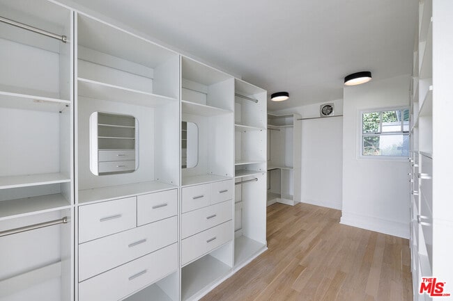 Building Photo - 3710 Glenridge Dr