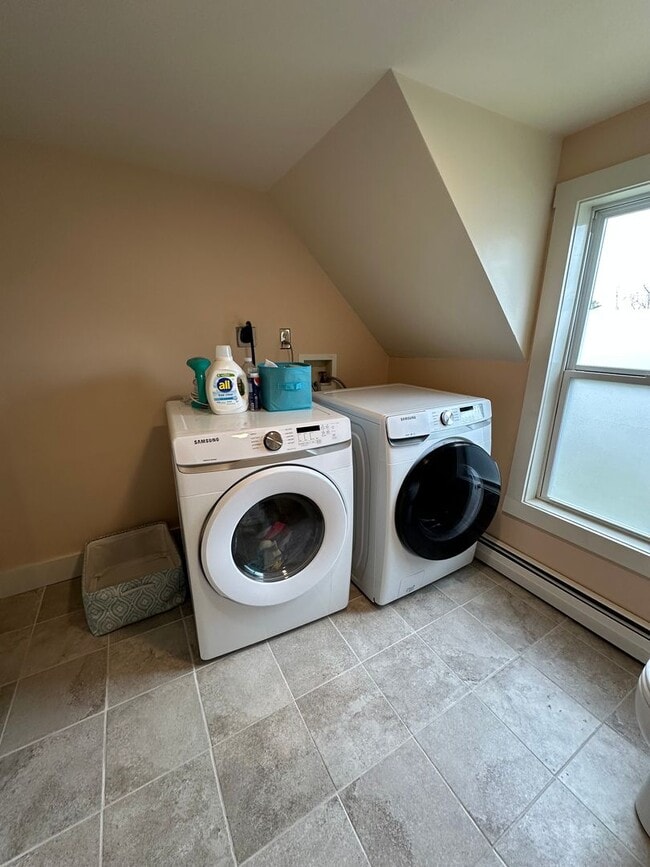 Building Photo - Spacious Single-Family House - Close to Mi...
