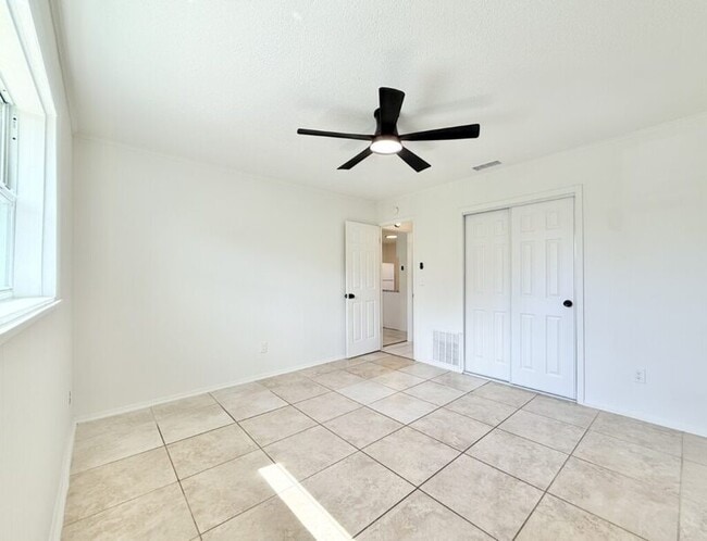 Building Photo - 603 64th Ave W