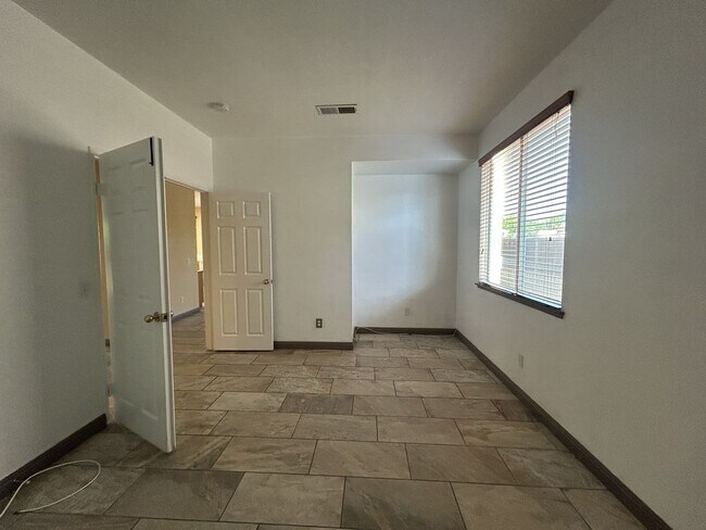 Building Photo - 37978 Spur Dr
