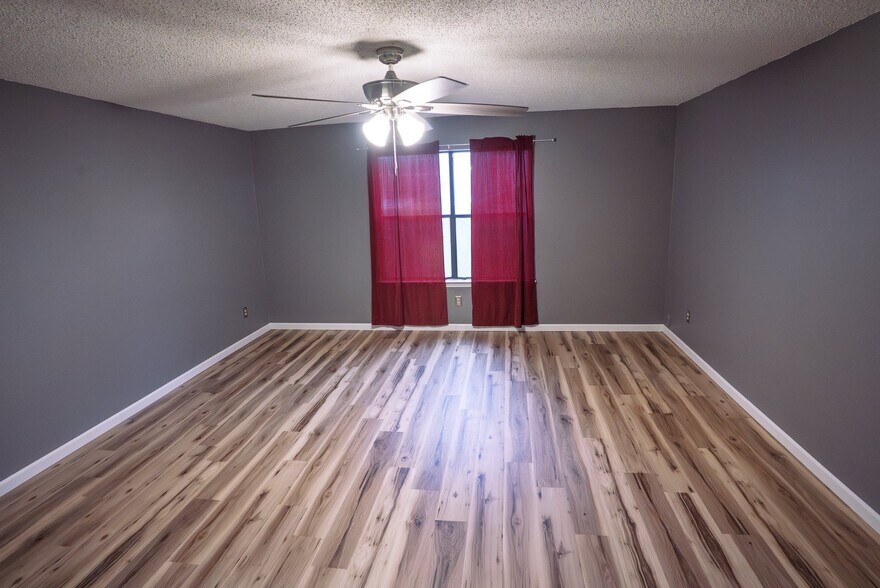 Building Photo - 9904 Briar Ridge Dr