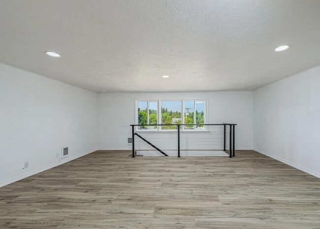 Building Photo - 266 NW Riverside Blvd