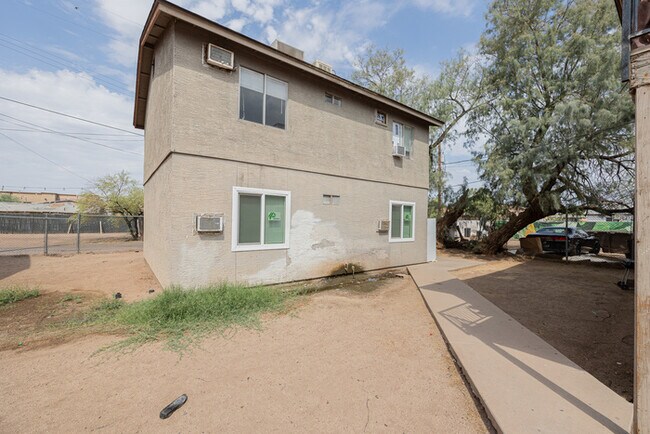 Primary Photo - 622 N 30th Pl