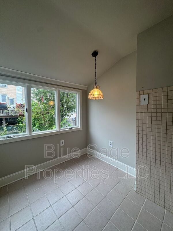 Building Photo - 124 N Pennock Ave