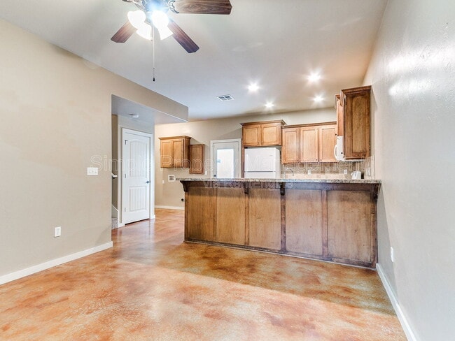 Building Photo - 2876 Muzzy St