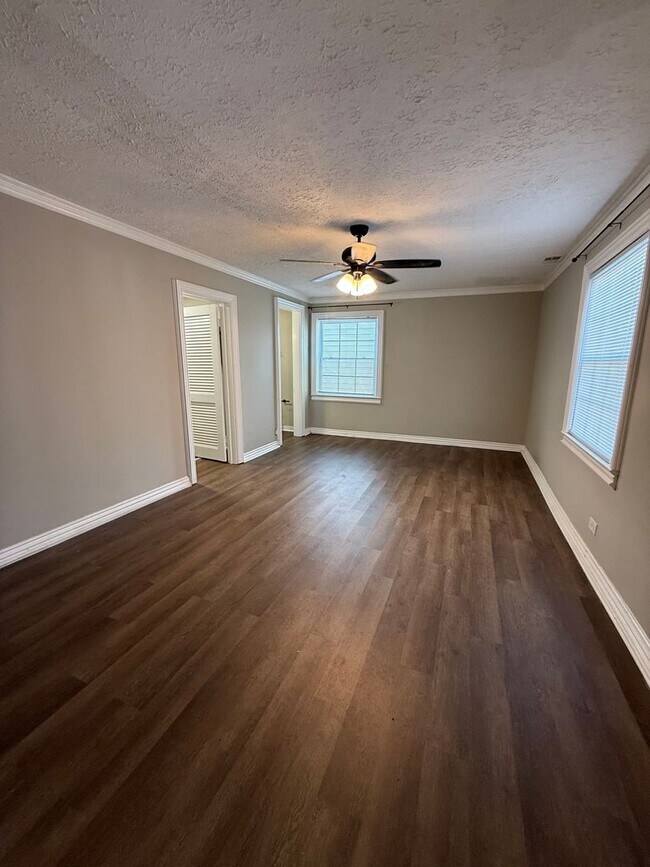 Building Photo - 287 E Eastland St