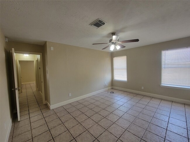 Building Photo - 6207 Pleasant Stream Dr