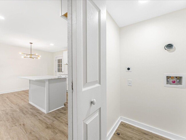 Building Photo - 5794 Pinecrest Rd SW