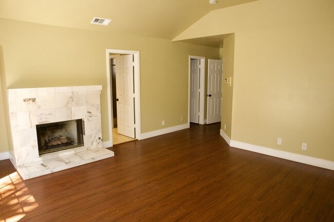 Building Photo - 2103 MacKay Ln