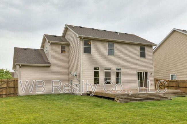 Building Photo - 645 SE Carefree Ln