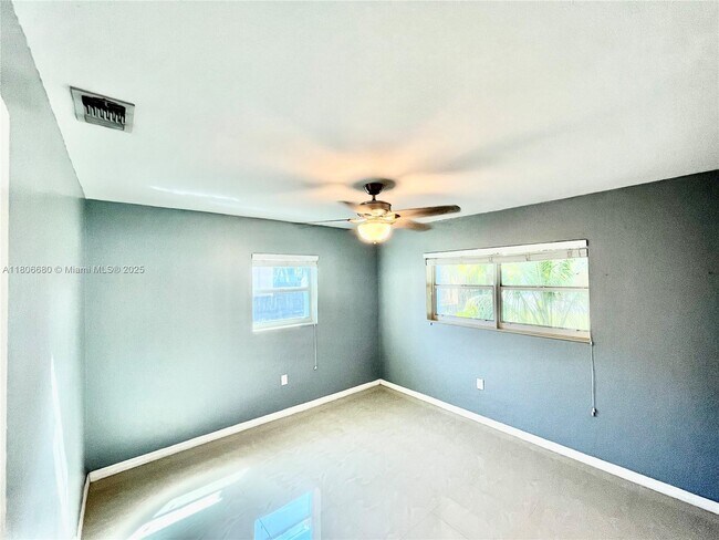 Building Photo - 3135 SW 64th Ave