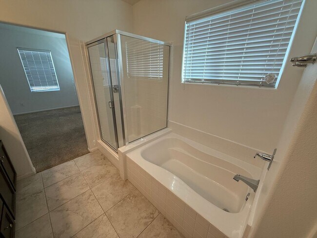 Building Photo - Newer 3 Bedroom Home! Near shops and restaurants!