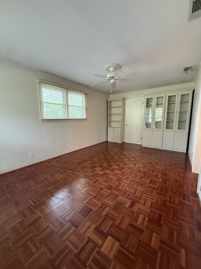 Building Photo - Modern Comforts with Granite & Hardwood Finishes!" 3 Bedroom 2 bath home.