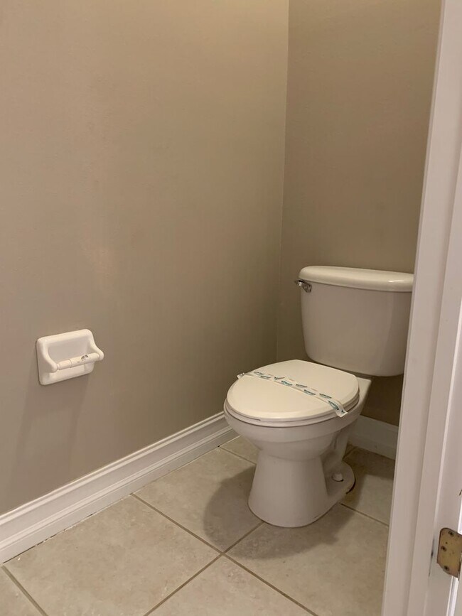 Building Photo - Charming 3/2 home w/ formal office/4th bedroom and fenced yard in Harmony