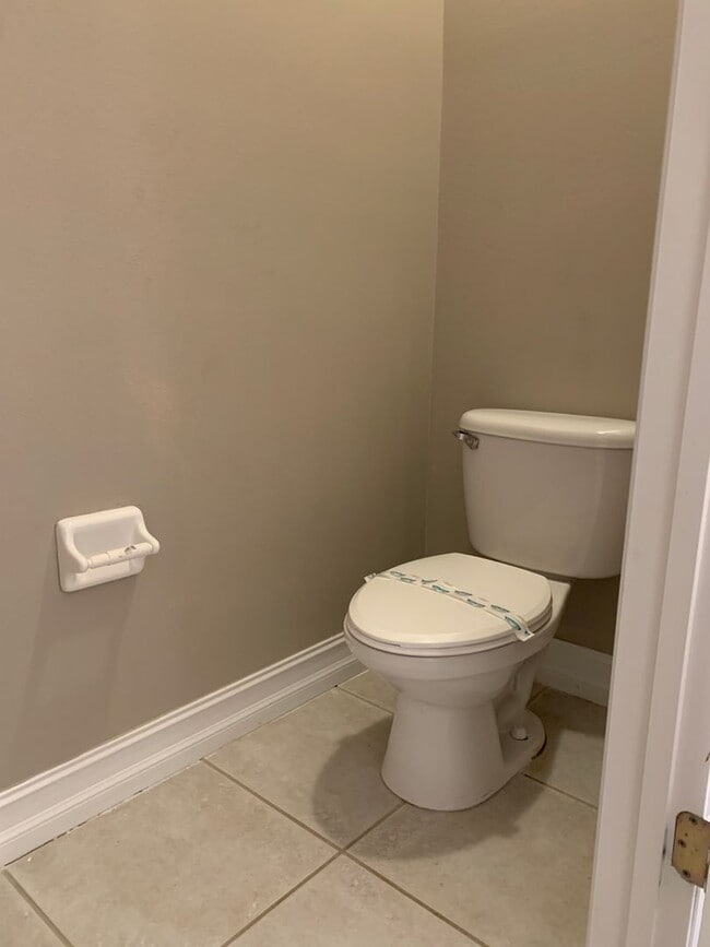 Building Photo - MOVE IN SPECIAL- Charming 3/2 home w/ formal office/4th bedroom and fenced yard in Harmony