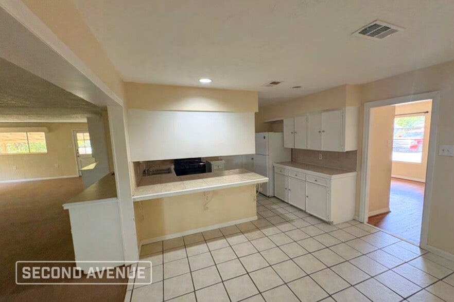 Building Photo - 202 Timber Ln