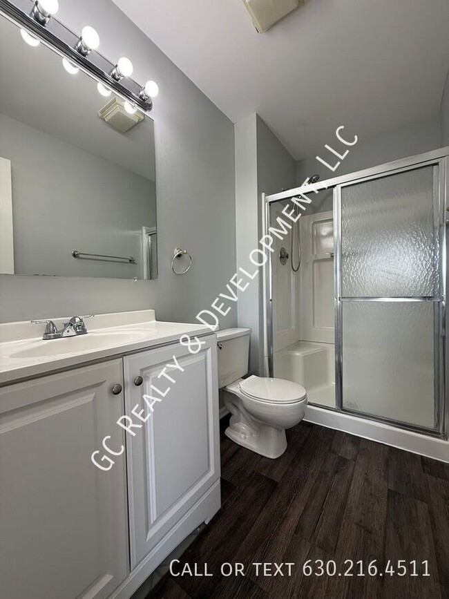 Building Photo - 671 W Streamwood Blvd