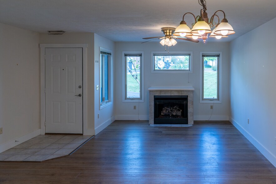 Building Photo - 1921 Ty Way Xing