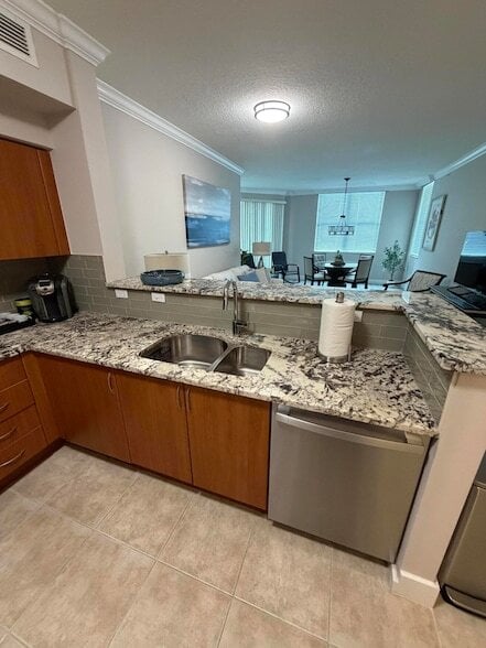Building Photo - 804 E Windward Way