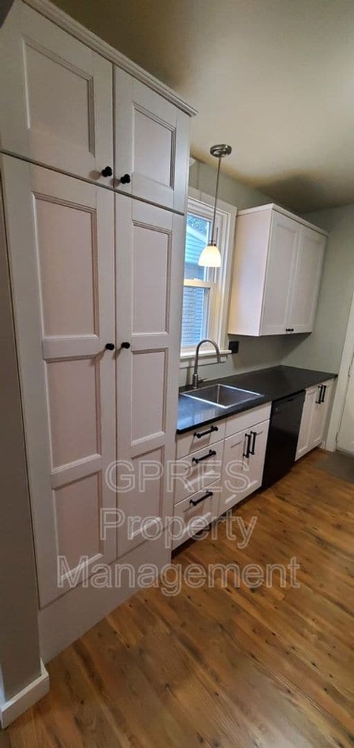 Building Photo - Gorgeous Mt Lebanon Craftsman Home