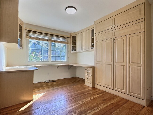 Building Photo - 4BD/2BA – Bright Los Altos cul-de-sac home...