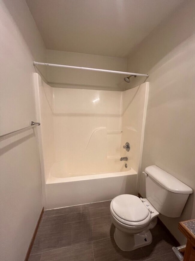 Building Photo - 3 Bedroom Town Home Gresham