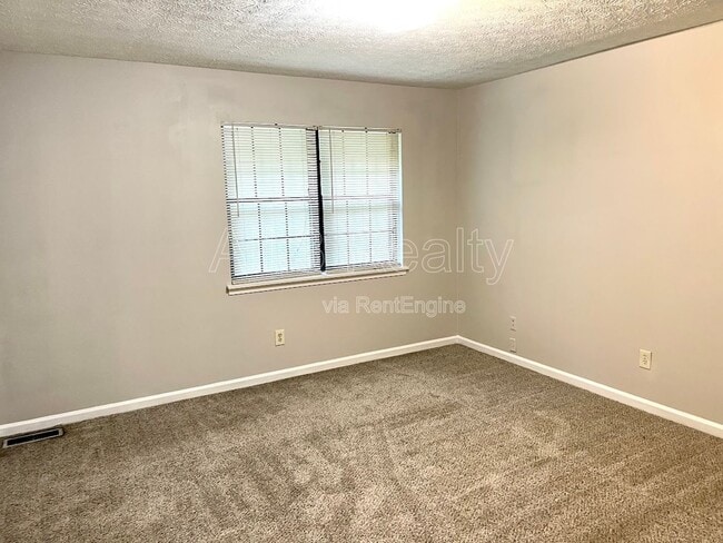 Building Photo - 120 Meadowbrook Ct