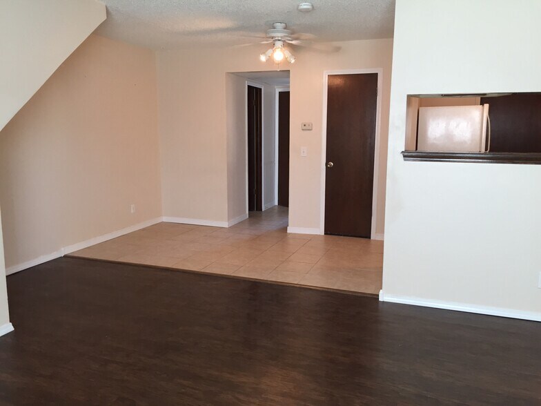 Building Photo - 1400 N Perkins Rd