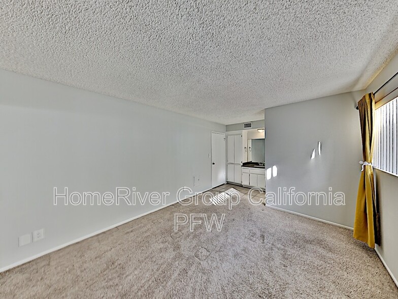 Building Photo - 5500 Lindley Ave