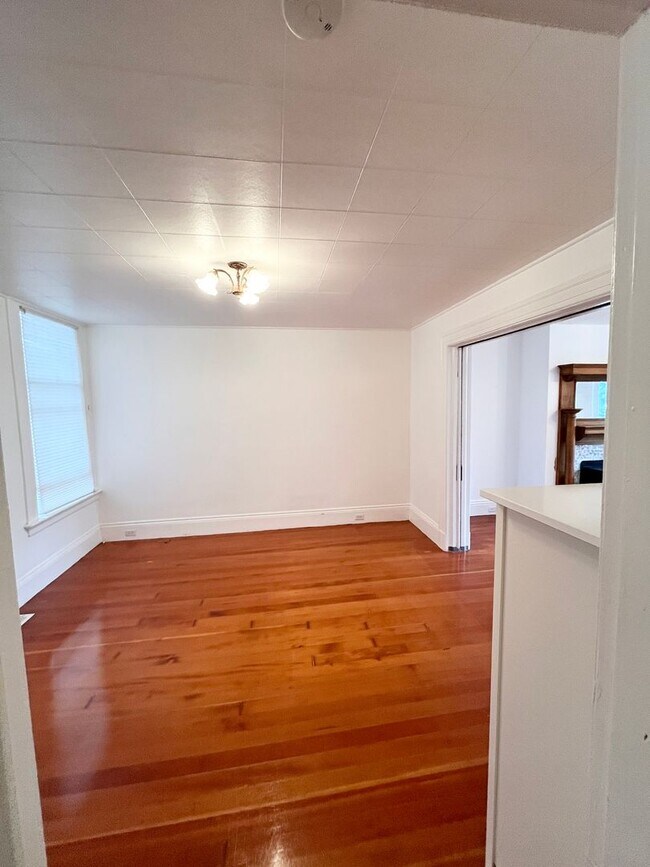 Building Photo - Large, Beautiful Home near Dolores Park!