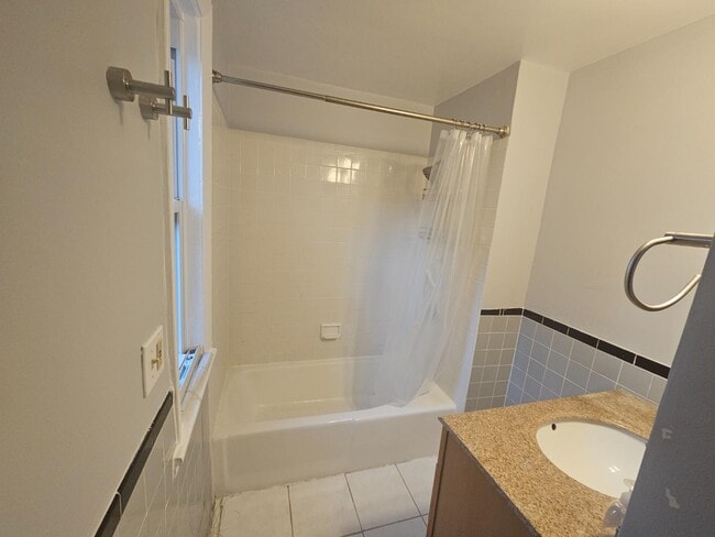 Building Photo - 208 Morrison Ave