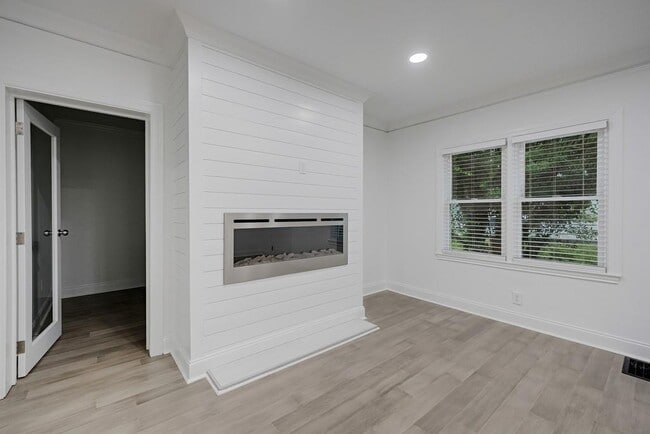 Building Photo - 593 Lynnhaven Dr SW