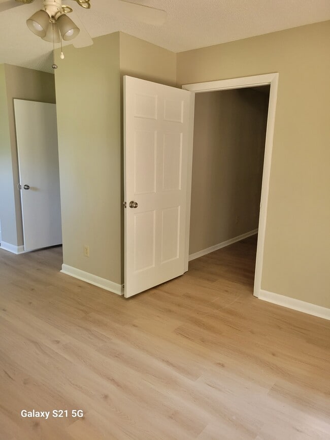 Building Photo - 253 Ivanhoe Ln