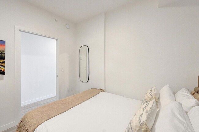 Building Photo - 580 72nd St