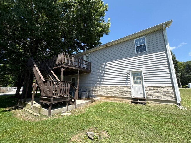 Building Photo - Beautiful 2 Bedroom Home with Spacious Bonus Room!