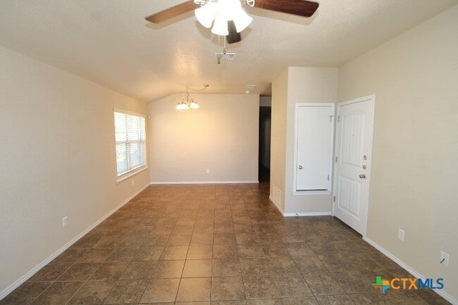 Building Photo - 917 Brookview Dr