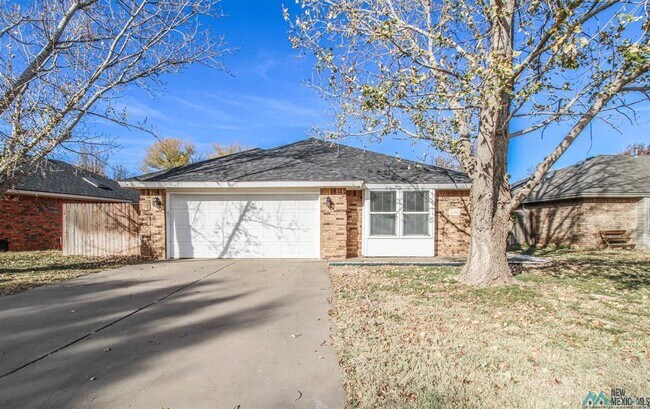 Building Photo - 2140 Northglen Dr