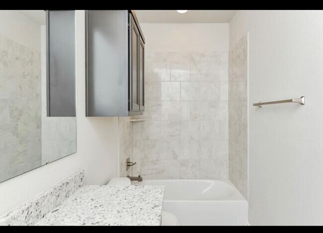 Building Photo - Like New  - 3 Bedroom Townhome in Barron C...