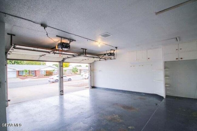 Building Photo - 8804 Cosmos Ave