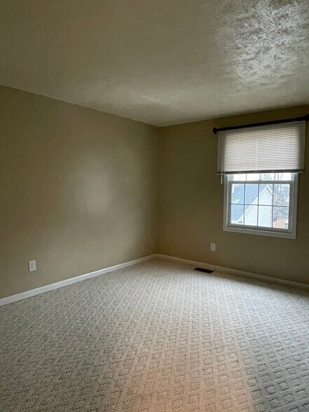 Building Photo - 1083 Cunningham Dr