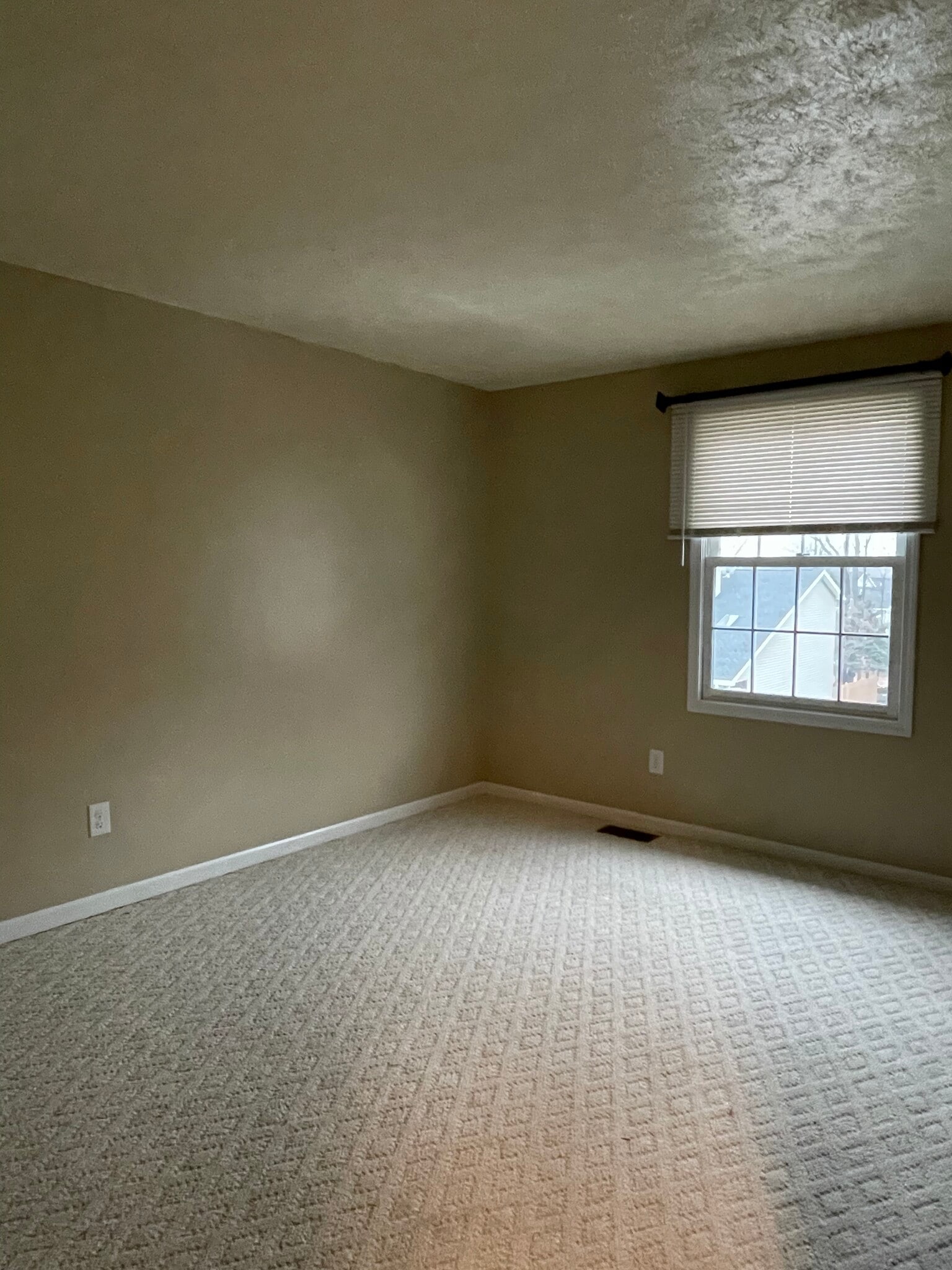 Building Photo - 1083 Cunningham Dr