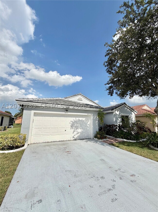 Building Photo - 415 NW 165th Ave