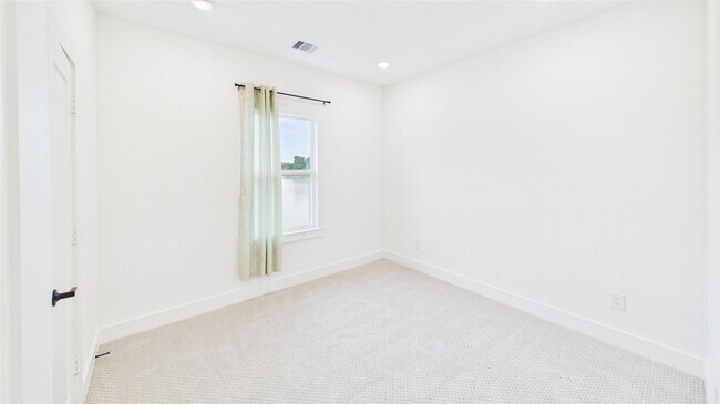 Building Photo - 9609 Valeca Dr