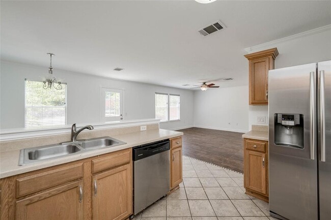 Building Photo - 8705 Davis Oaks Trail