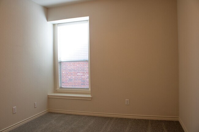 Building Photo - SUNDOWN RANCH-DENTON