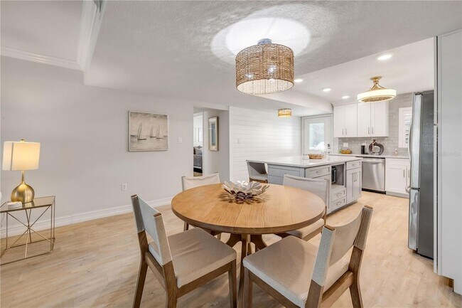 Building Photo - 2100 N Peninsula Ave