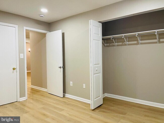 Building Photo - 1603 Carriage House Terrace