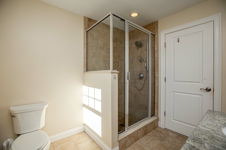 Building Photo - 8 Summer Hill Cir