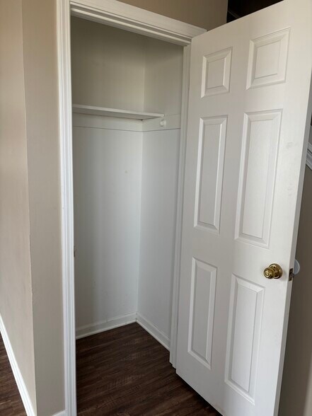 Building Photo - 5357 Ponderosa St.